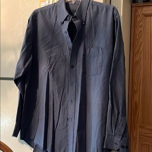 Men’s Van Heusen Button Down Size L